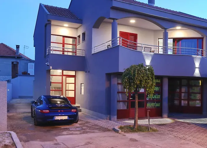 Luxury House Apartment *