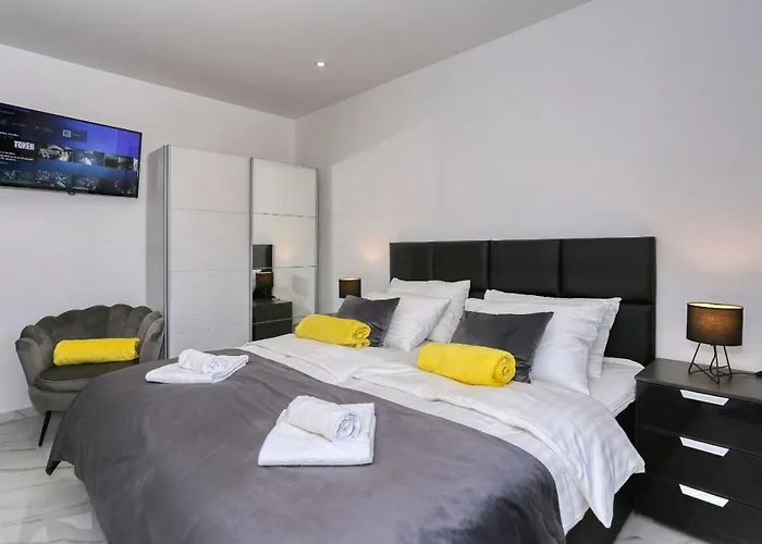 Luxury House Apartment *