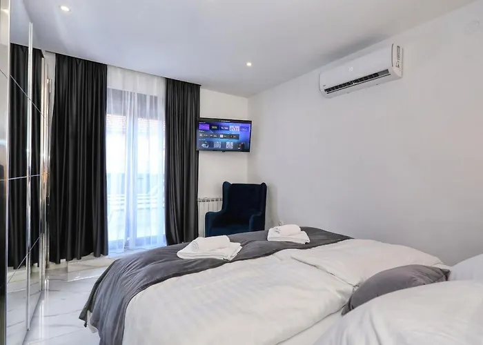 Luxury House Apartment *
