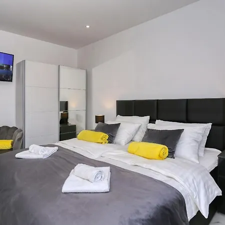 Luxury House Daire *