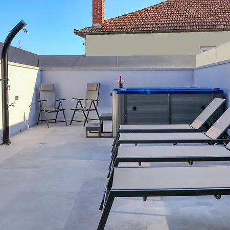 Luxury House Apartmán *