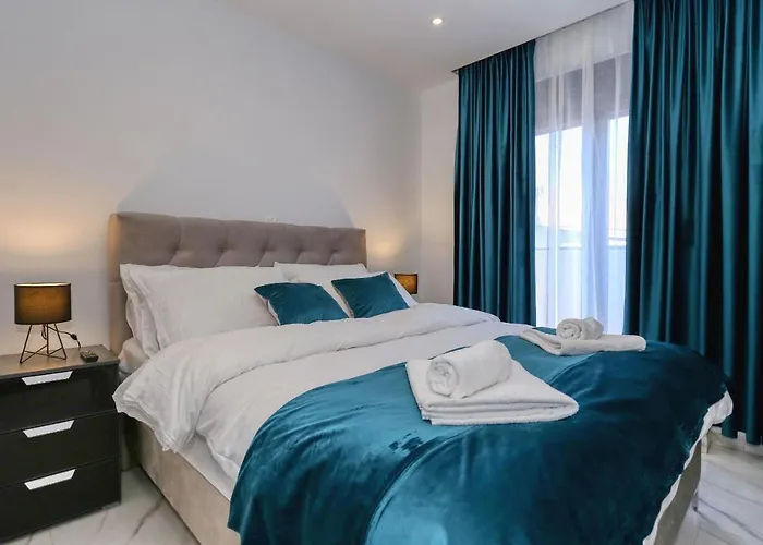 Luxury House Apartment *