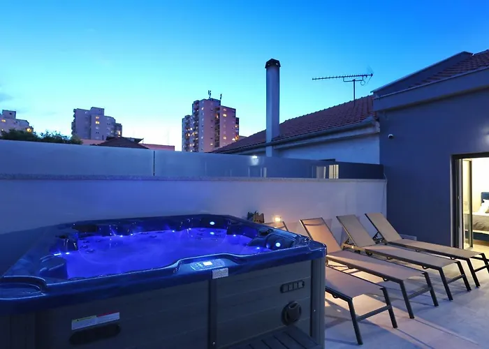 Luxury House *
